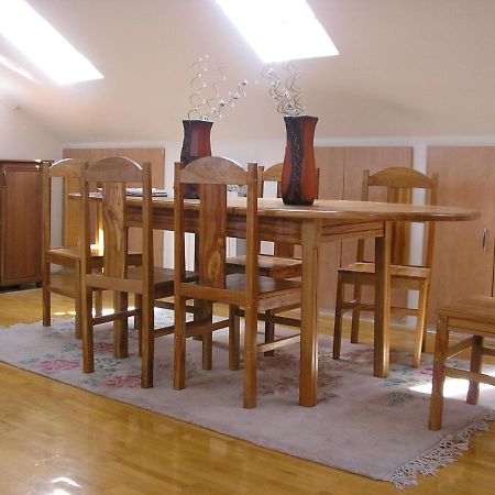 Suncano Potkrovje U Centru Apartment Skopje Luaran gambar