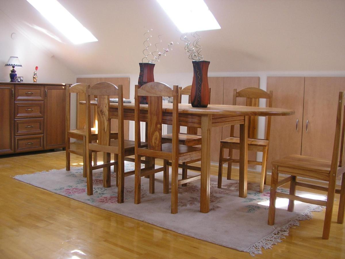 Suncano Potkrovje U Centru Apartment Skopje Luaran gambar